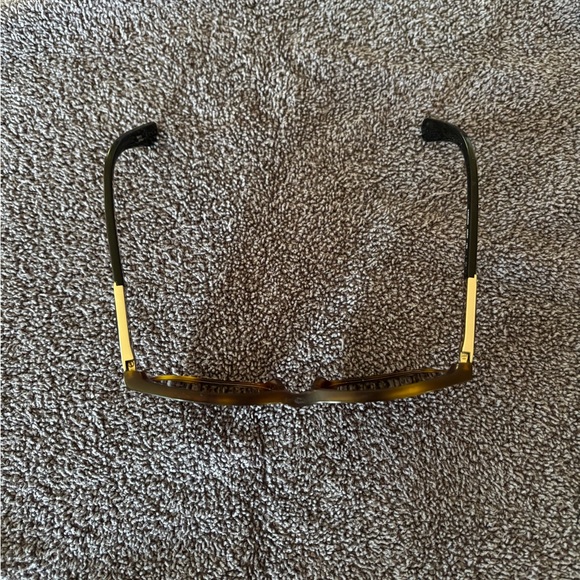 Kate Spade Tortoise Shell Sunglasses and case. - Picture 3 of 10